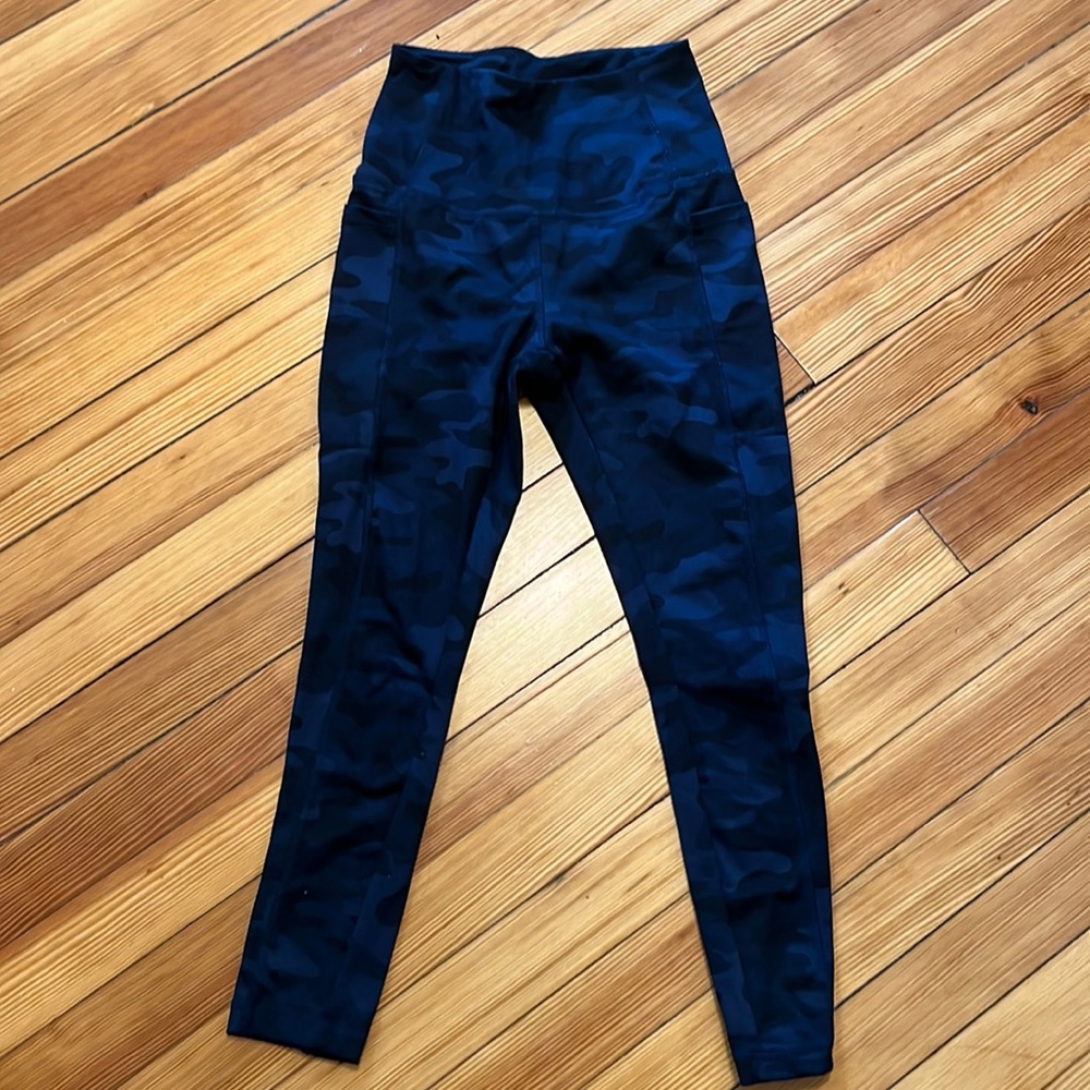 Danskin XS Blue Camo Leggings EUC